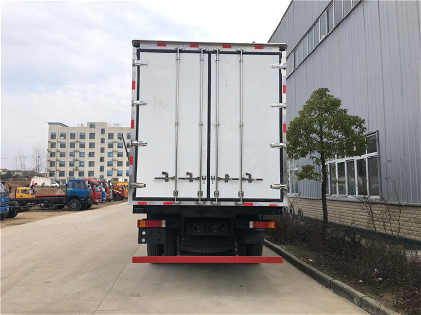 東風天龍前四后八高頂 9.6米冷藏車 東風天龍前四后八高頂 9.6米冷藏車