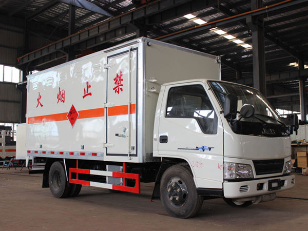 江鈴4.2米(2.6噸)氣體廂式車 江鈴4.2米(2.6噸)氣體廂式車