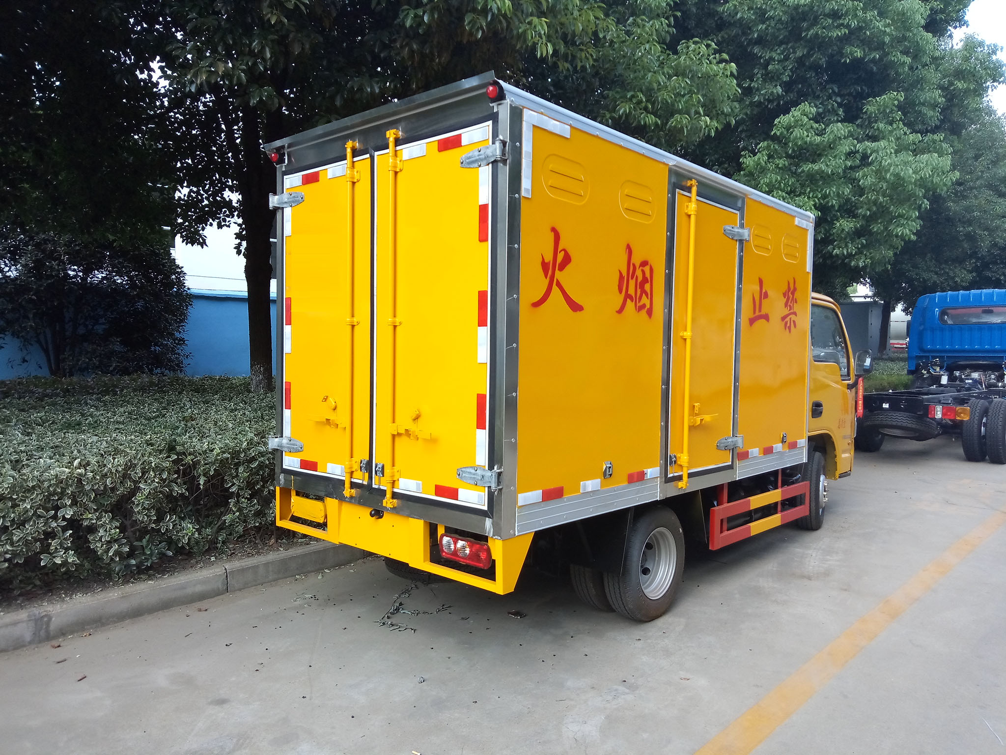 躍進3.3米()毒性感染性廂式車 躍進3.3米()毒性感染性廂式車