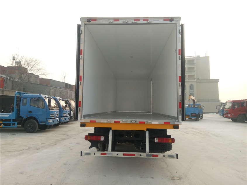 福田歐曼ETX前四后八 9.6米冷藏車(chē) 福田歐曼ETX前四后八 9.6米冷藏車(chē)