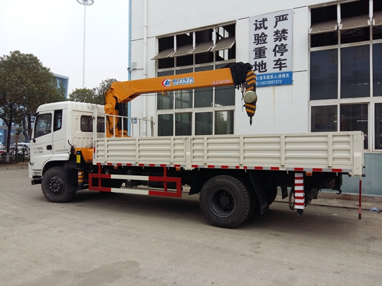 東風商用新款單橋隨車吊 東風商用新款單橋隨車吊