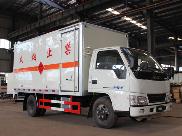 江鈴4.1米(藍牌)雜項危險品廂式車 江鈴4.1米(藍牌)雜項危險品廂式車