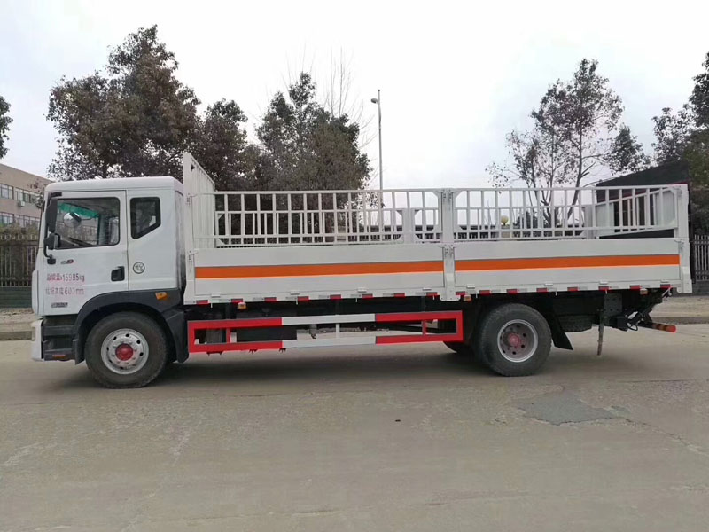 東風(fēng)6.2米(10.8噸)氣瓶車 東風(fēng)6.2米(10.8噸)氣瓶車