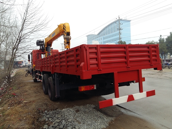 東風(fēng)新款后雙橋隨車吊 東風(fēng)新款后雙橋隨車吊