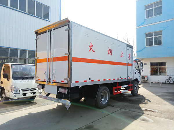 福田5.1米(6.9噸)腐蝕品廂式車 福田5.1米(6.9噸)腐蝕品廂式車