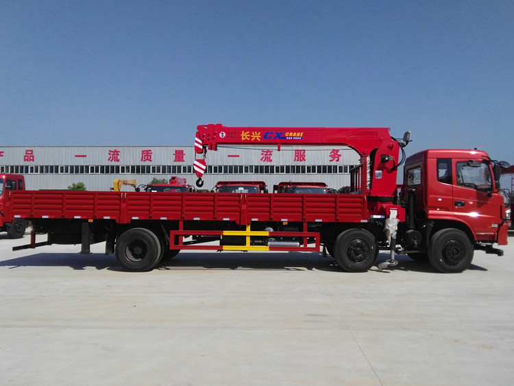 東風(fēng)專底小三軸隨車吊 東風(fēng)專底小三軸隨車吊