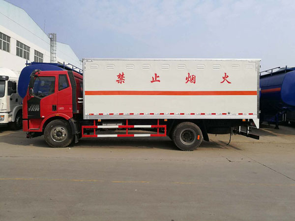 解放6米1(9.9噸)爆破器材車 解放6米1(9.9噸)爆破器材車