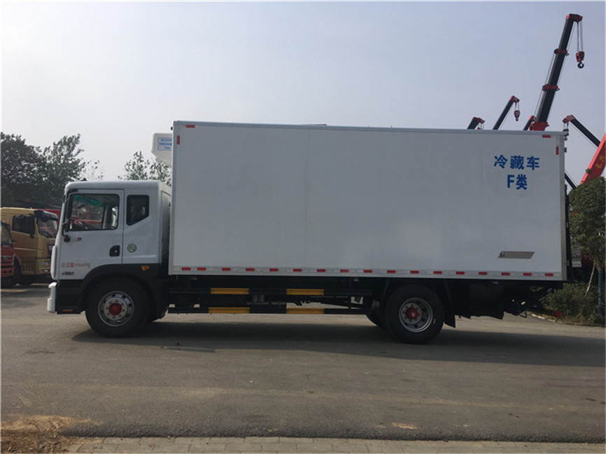 東風多利卡D9 6.8米冷藏車 東風多利卡D9 6.8米冷藏車