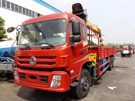東風特商后雙橋隨車吊 東風特商后雙橋隨車吊