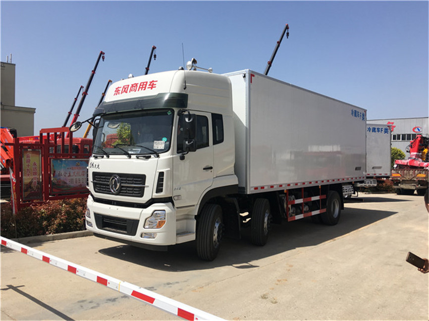東風天龍小三軸 6.8米冷藏車 東風天龍小三軸 6.8米冷藏車