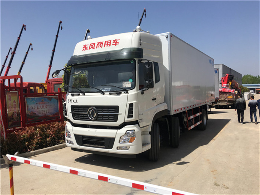 東風天龍小三軸 6.8米冷藏車 東風天龍小三軸 6.8米冷藏車
