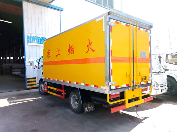 東風4米1(藍牌)爆破器材車 東風4米1(藍牌)爆破器材車