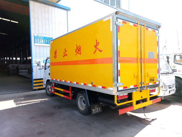 多利卡4.1米(3.4噸)雜項危險品廂式車 多利卡4.1米(3.4噸)雜項危險品廂式車