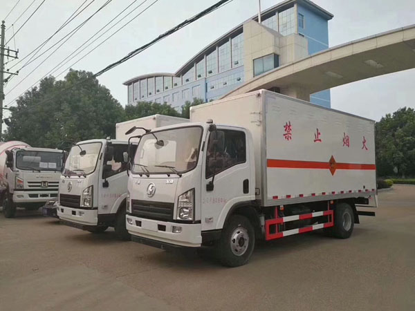 陜汽5.1米(3.6噸)液體廂式車 陜汽5.1米(3.6噸)液體廂式車