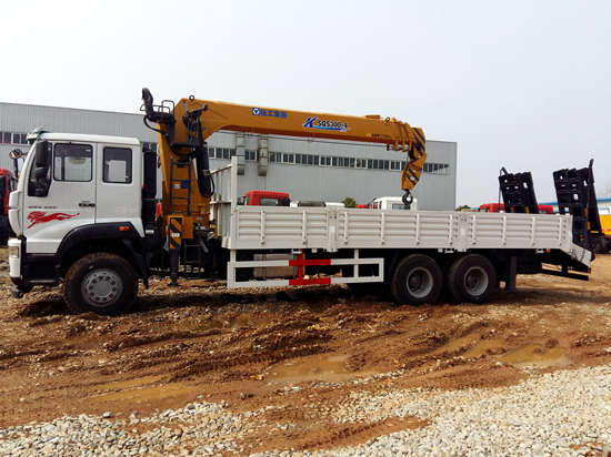 重汽斯太爾后雙橋隨車(chē)吊 重汽斯太爾后雙橋隨車(chē)吊