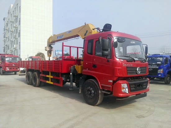 東風新款后雙橋隨車 東風新款后雙橋隨車