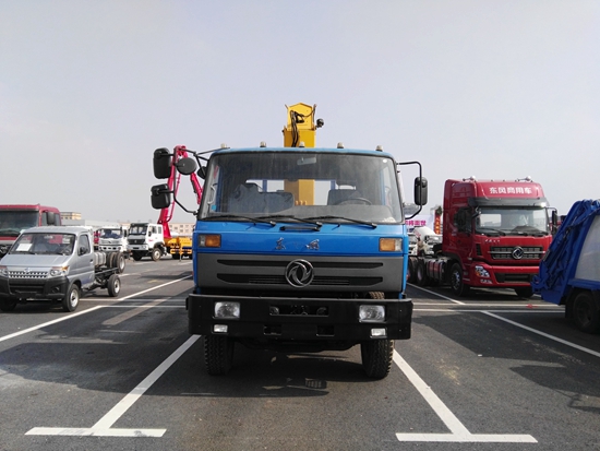 東風153小三軸隨車吊 東風153小三軸隨車吊
