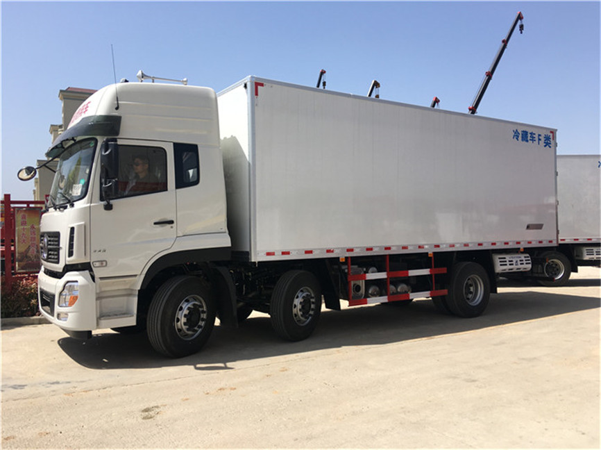 東風天龍小三軸 6.8米冷藏車 東風天龍小三軸 6.8米冷藏車