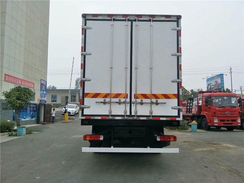 福田歐曼前四后六 9.6米冷藏車 福田歐曼前四后六 9.6米冷藏車