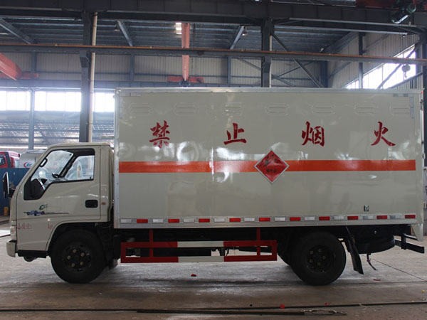 江鈴4.2米(2.6噸)氣體廂式車 江鈴4.2米(2.6噸)氣體廂式車