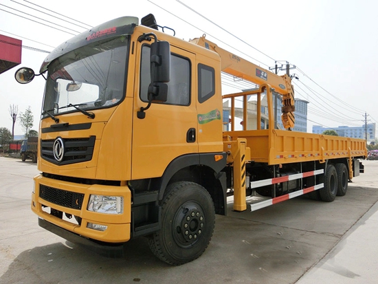東風新款后雙橋隨車吊 東風新款后雙橋隨車吊