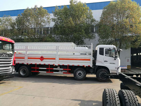 天錦8.6米(15.6噸)氣瓶車 天錦8.6米(15.6噸)氣瓶車
