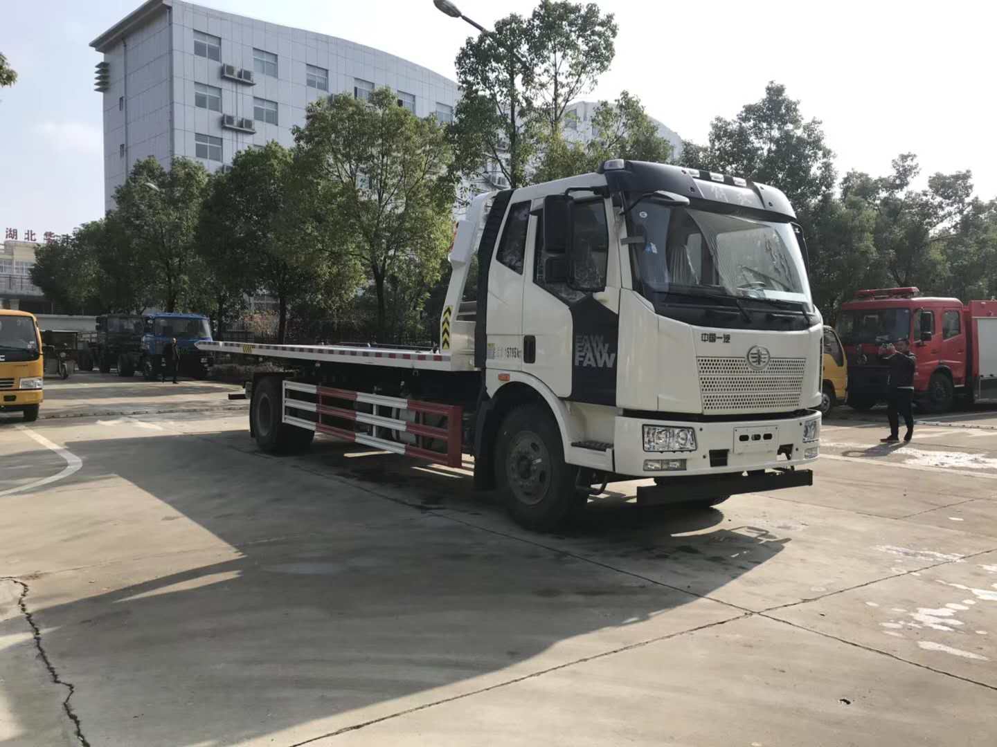 解放J6重型清障車(5800軸距) 解放J6重型清障車(5800軸距)