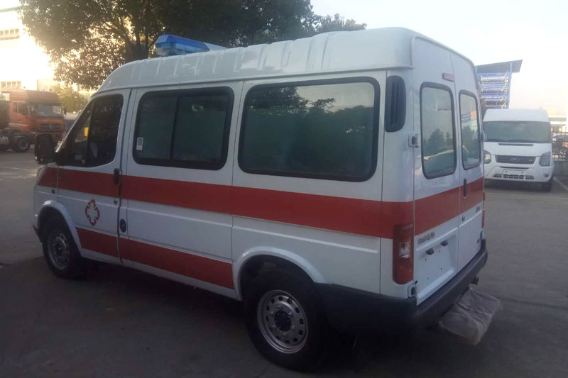 特順短軸汽油救護車 特順短軸汽油救護車