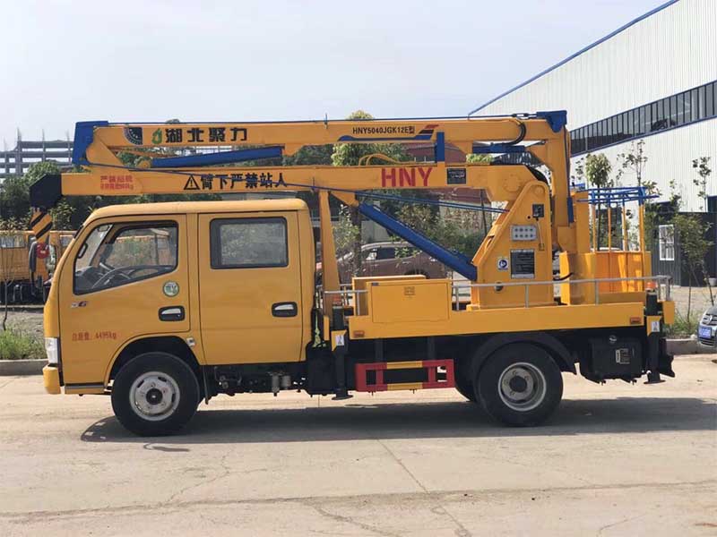 東風雙排12米藍牌高空作業(yè)車 東風雙排12米藍牌高空作業(yè)車