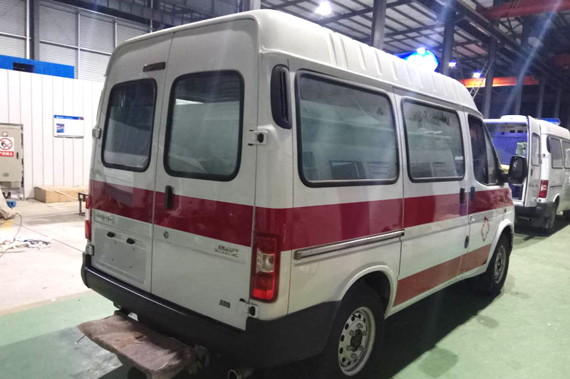 特順短軸柴油救護車  特順短軸柴油救護車