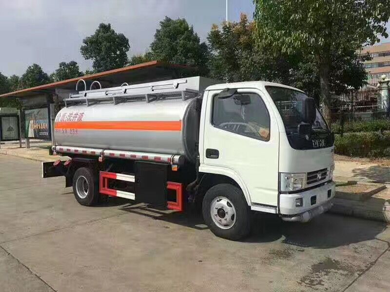 國五東風(fēng)5噸小型加油車  國五東風(fēng)5噸小型加油車