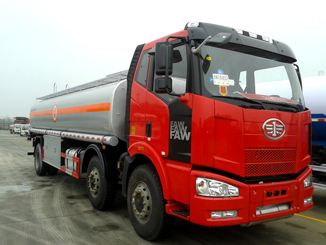 國五解放小三軸26方油罐車 國五解放小三軸26方油罐車