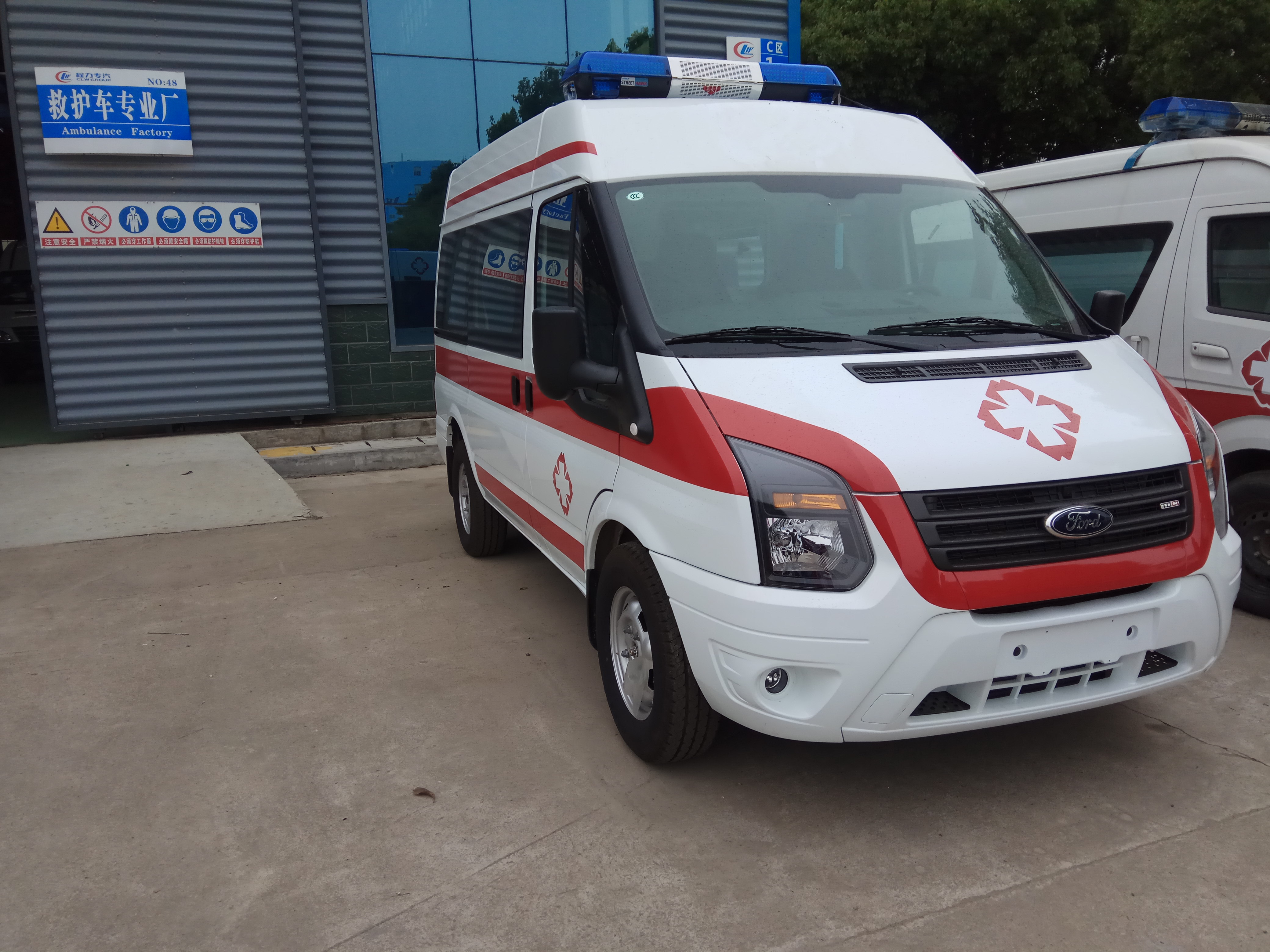 新世代V348短軸柴油救護(hù)車 新世代V348短軸柴油救護(hù)車