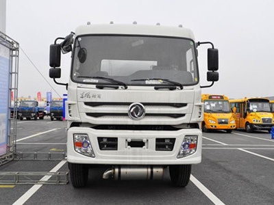 東風特商三軸20噸油罐車  東風特商三軸20噸油罐車
