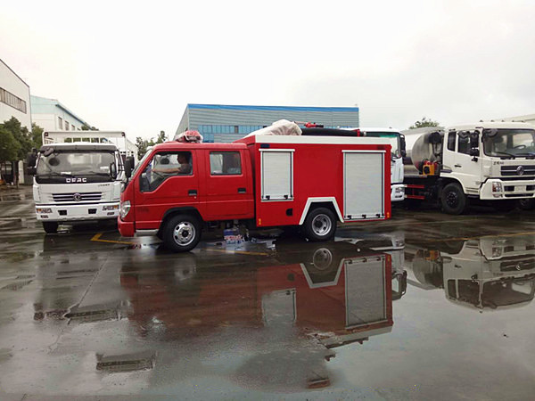 福田時代2.5噸水罐消防車 福田時代2.5噸水罐消防車