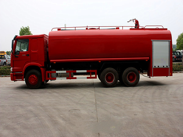 重汽豪沃20-25噸消防灑水車  重汽豪沃20-25噸消防灑水車