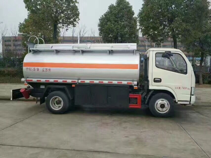 國五東風(fēng)5噸小型加油車  國五東風(fēng)5噸小型加油車