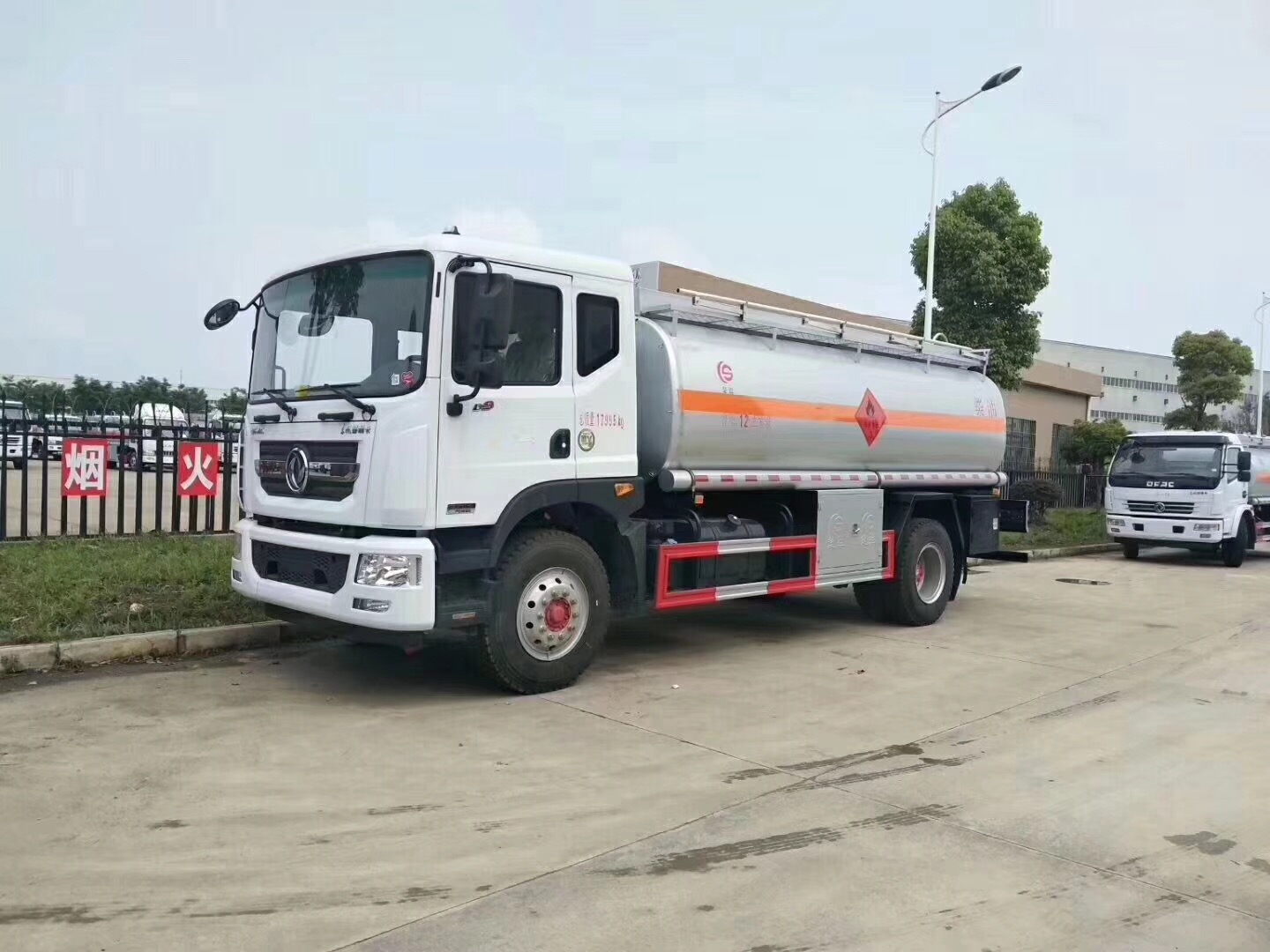 東風D9運油車 東風D9運油車