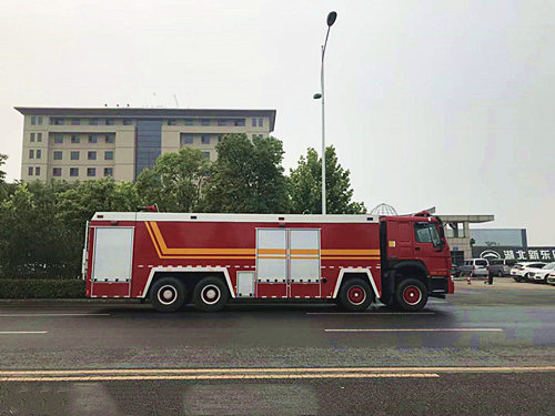25噸豪沃前四后八泡沫消防車 25噸豪沃前四后八泡沫消防車