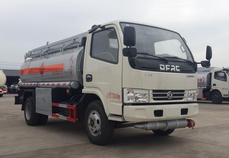 國五東風(fēng)5噸小型加油車  國五東風(fēng)5噸小型加油車