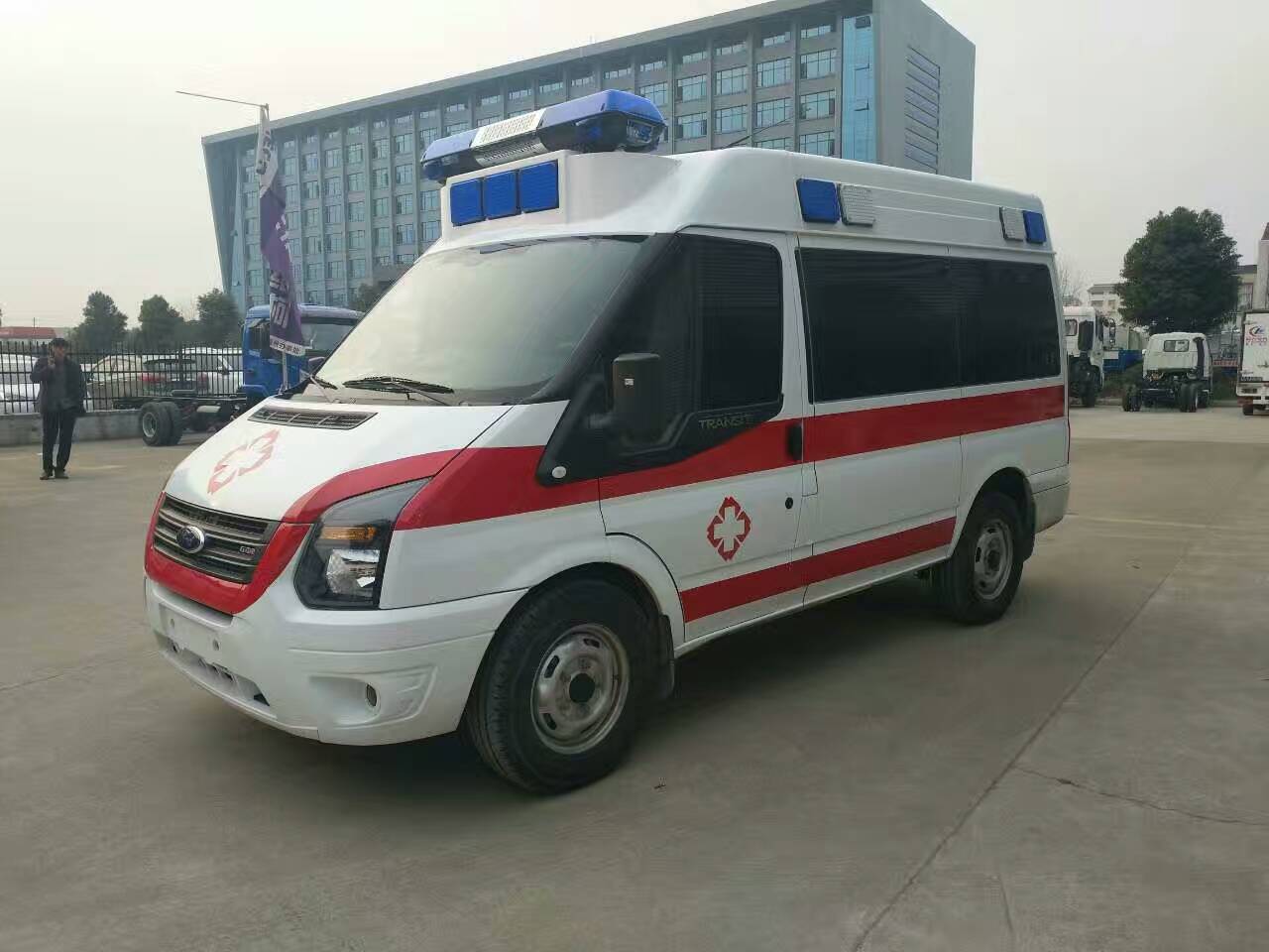新世代V348短軸柴油救護(hù)車 新世代V348短軸柴油救護(hù)車