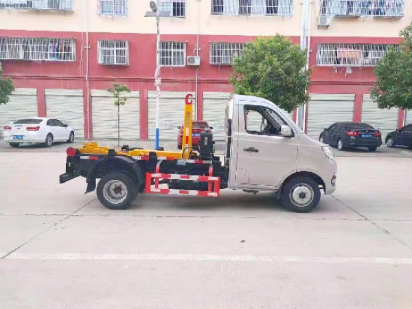 長安國六汽油鉤臂(車廂可卸)式垃圾車(后雙輪) 長安國六汽油鉤臂(車廂可卸)式垃圾車(后雙輪)
