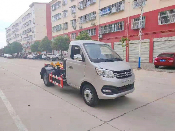 長安國六汽油鉤臂(車廂可卸)式垃圾車(后雙輪) 長安國六汽油鉤臂(車廂可卸)式垃圾車(后雙輪)
