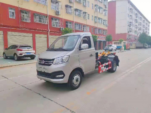長安國六汽油鉤臂(車廂可卸)式垃圾車(后雙輪) 長安國六汽油鉤臂(車廂可卸)式垃圾車(后雙輪)