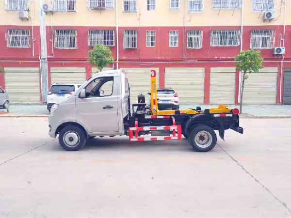 長安國六汽油鉤臂(車廂可卸)式垃圾車(后雙輪) 長安國六汽油鉤臂(車廂可卸)式垃圾車(后雙輪)