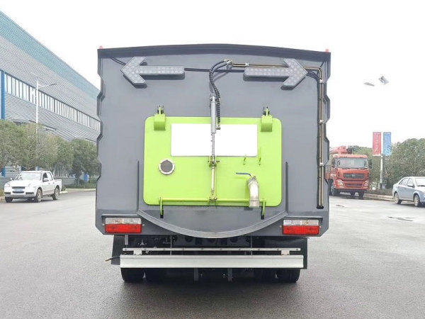 東風(fēng)大多利卡5水/5塵洗掃車(國(guó)六) 東風(fēng)大多利卡5水/5塵洗掃車(國(guó)六)