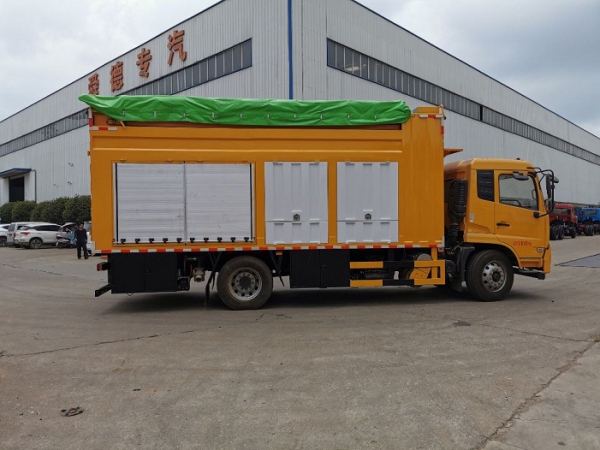東風天錦新型污泥處理車 東風天錦新型污泥處理車